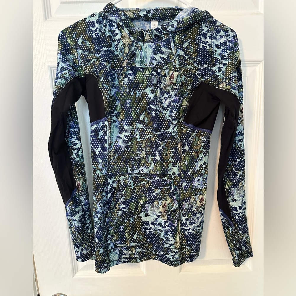 Lululemon Lightweight Long Sleeve w/ Hood